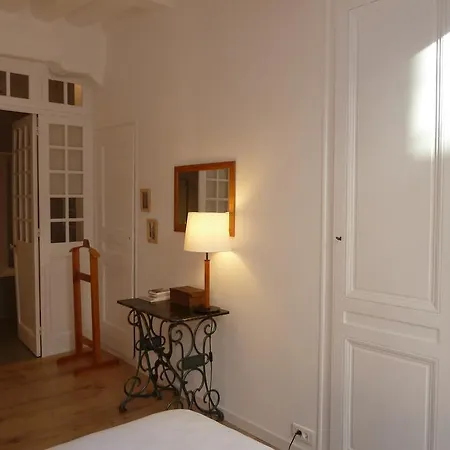 Une Chambre Dans L'Atelier De R-3